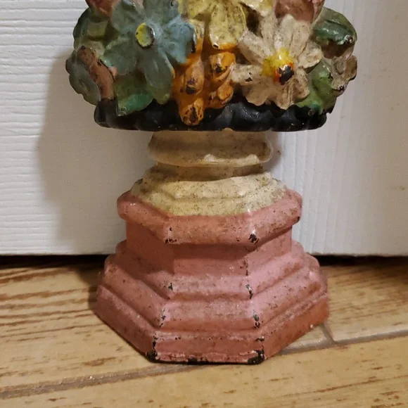 Vintage Cast Iron Flowers in Urn Doorstop - Picture 3 of 9
